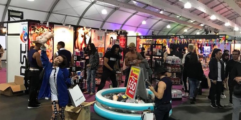 18DSC 成人用品店參加18+ Central 嘉年華 18DSC, 成人用品